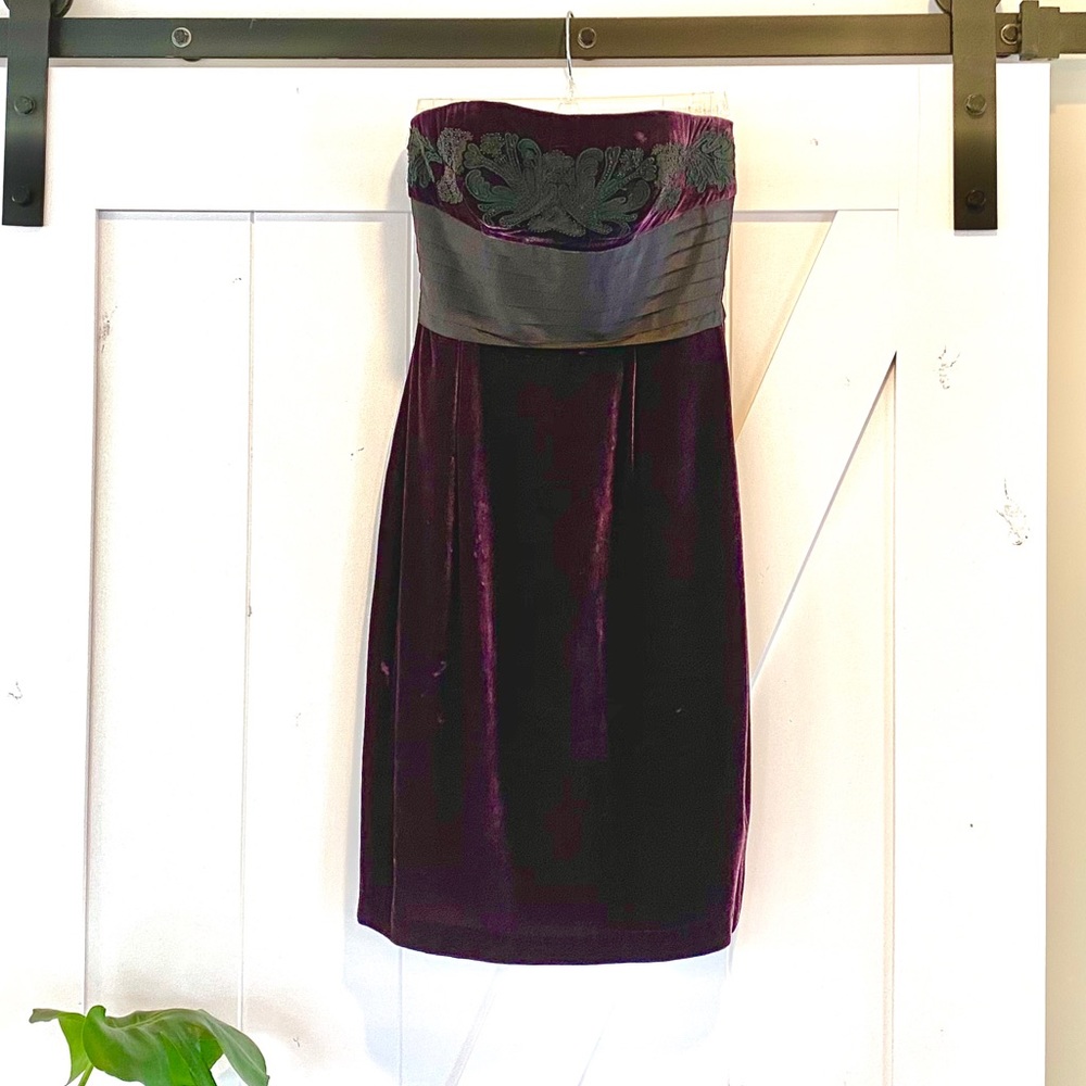 Kay Unger purple velvet strapless cocktail dress